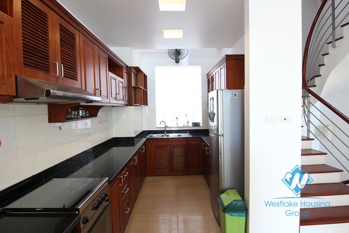 Lakeside house for rent in Tay Ho with amazing lake view 